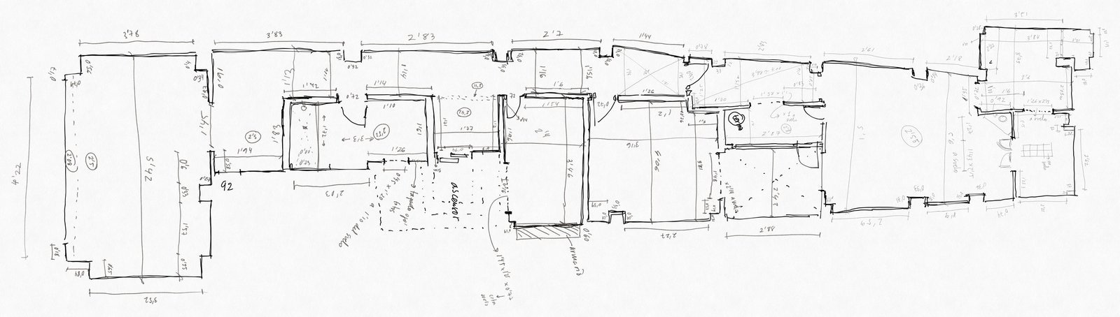 Croquis a mano con las medidas de una vivienda
