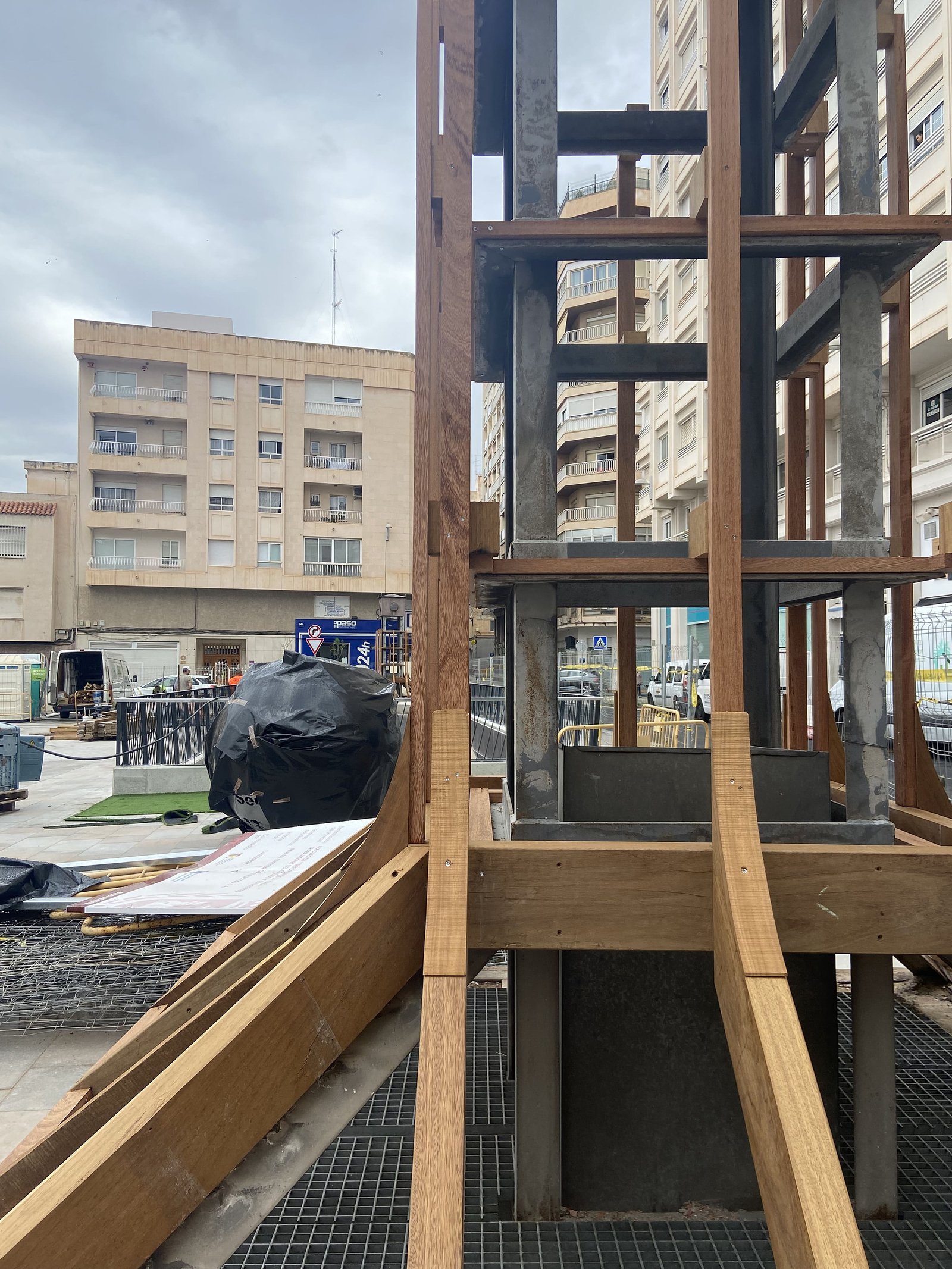 Estructura de madera en montaje