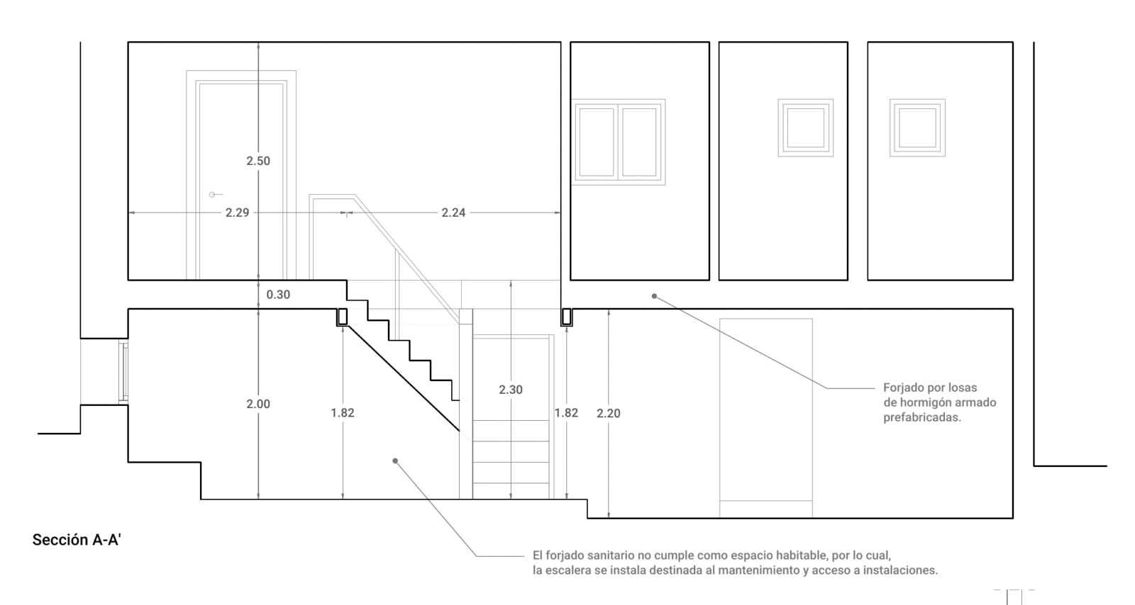 Sección con la nueva escalera interior entre planta baja y semisótano