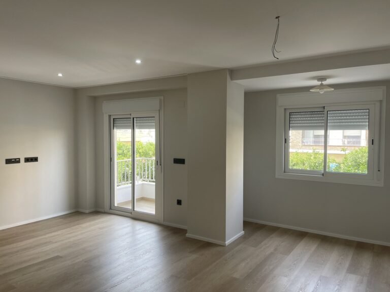 Reformar un piso de 76 m²: lo que cuesta de verdad (con arquitecto y trámites)