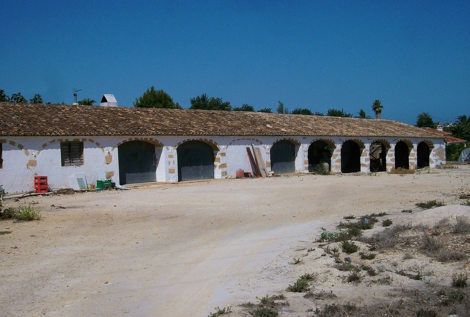 Riurau de arcos blancos en Xàbia, en la Marina Alta
