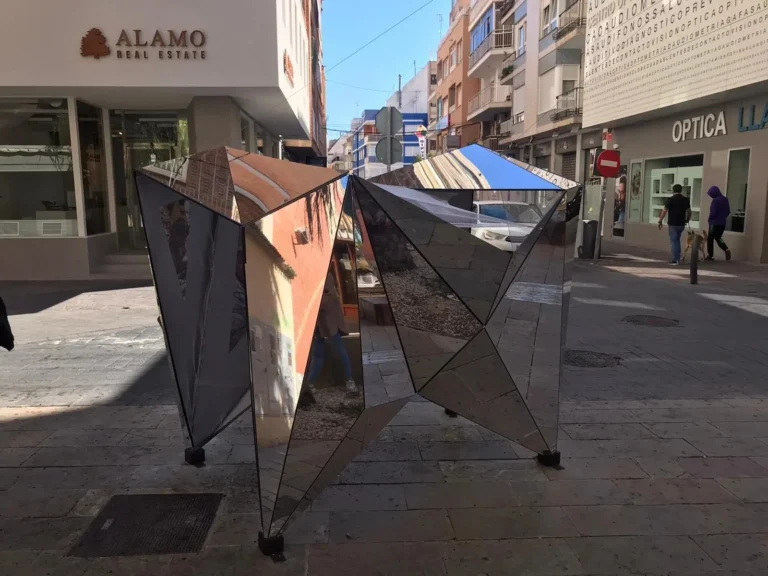 Arquitectura efímera: construir para que dure poco (y lo que aprendimos con Reflejo)