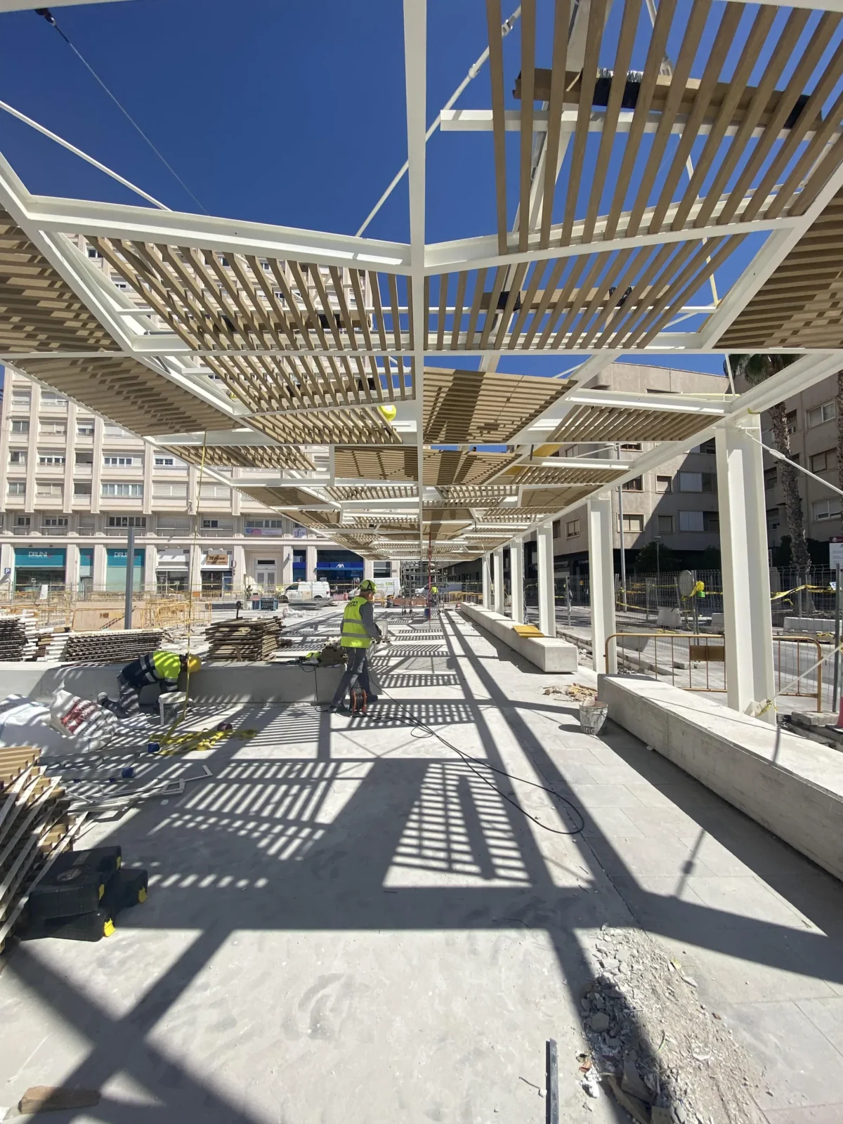 Estructura de pérgola en obra