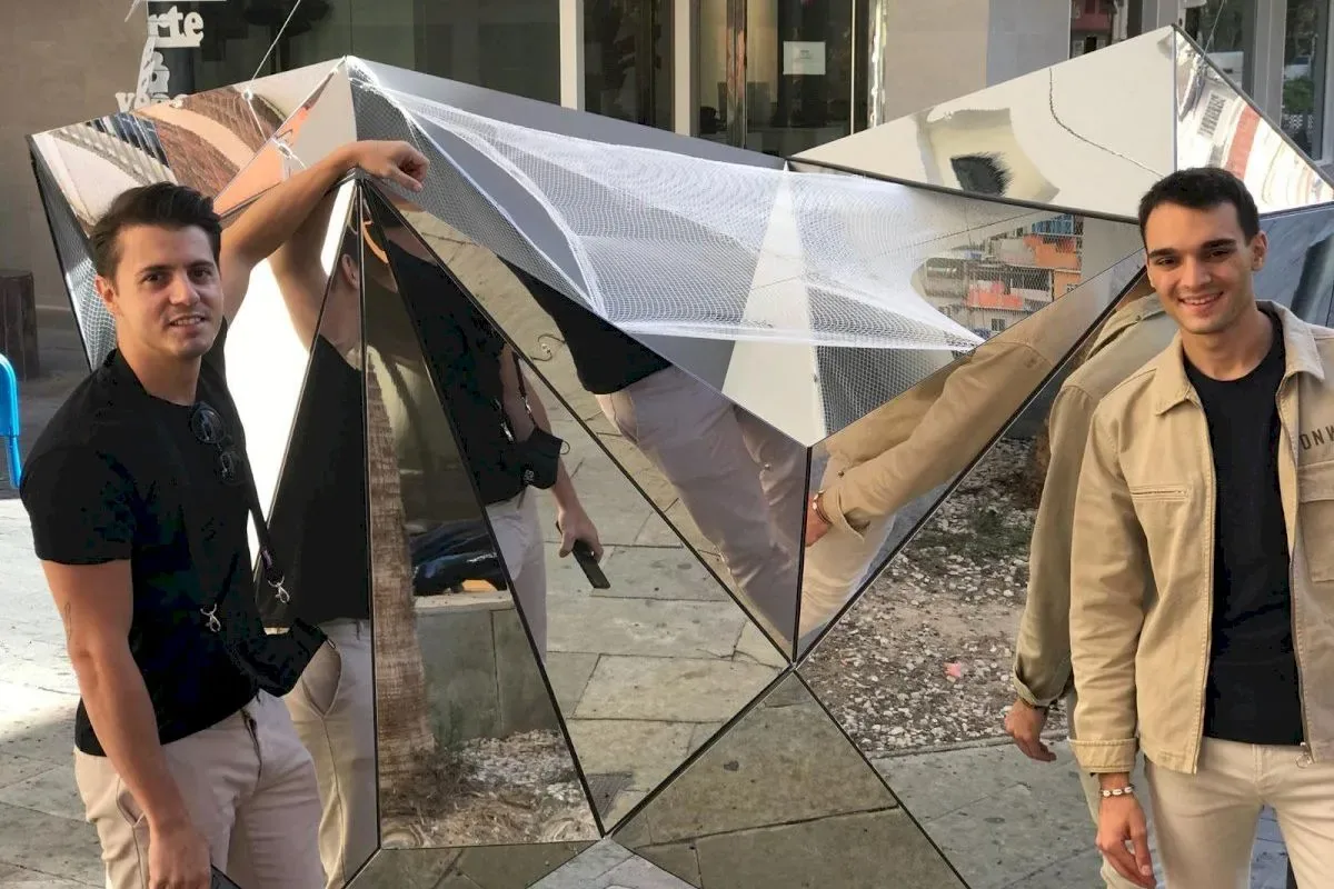 Junto a Reflejo, premiada en el concurso de arquitectura efímera