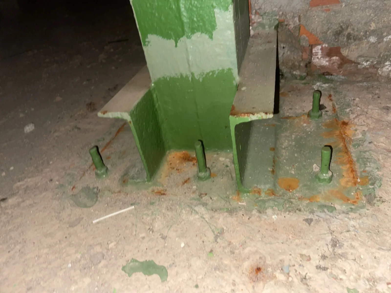 Placa de anclaje deteriorada