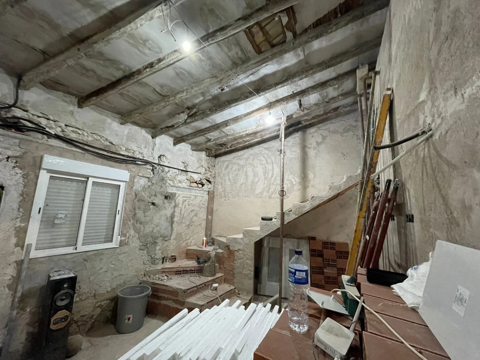 Interior de una vivienda antigua antes de la reforma