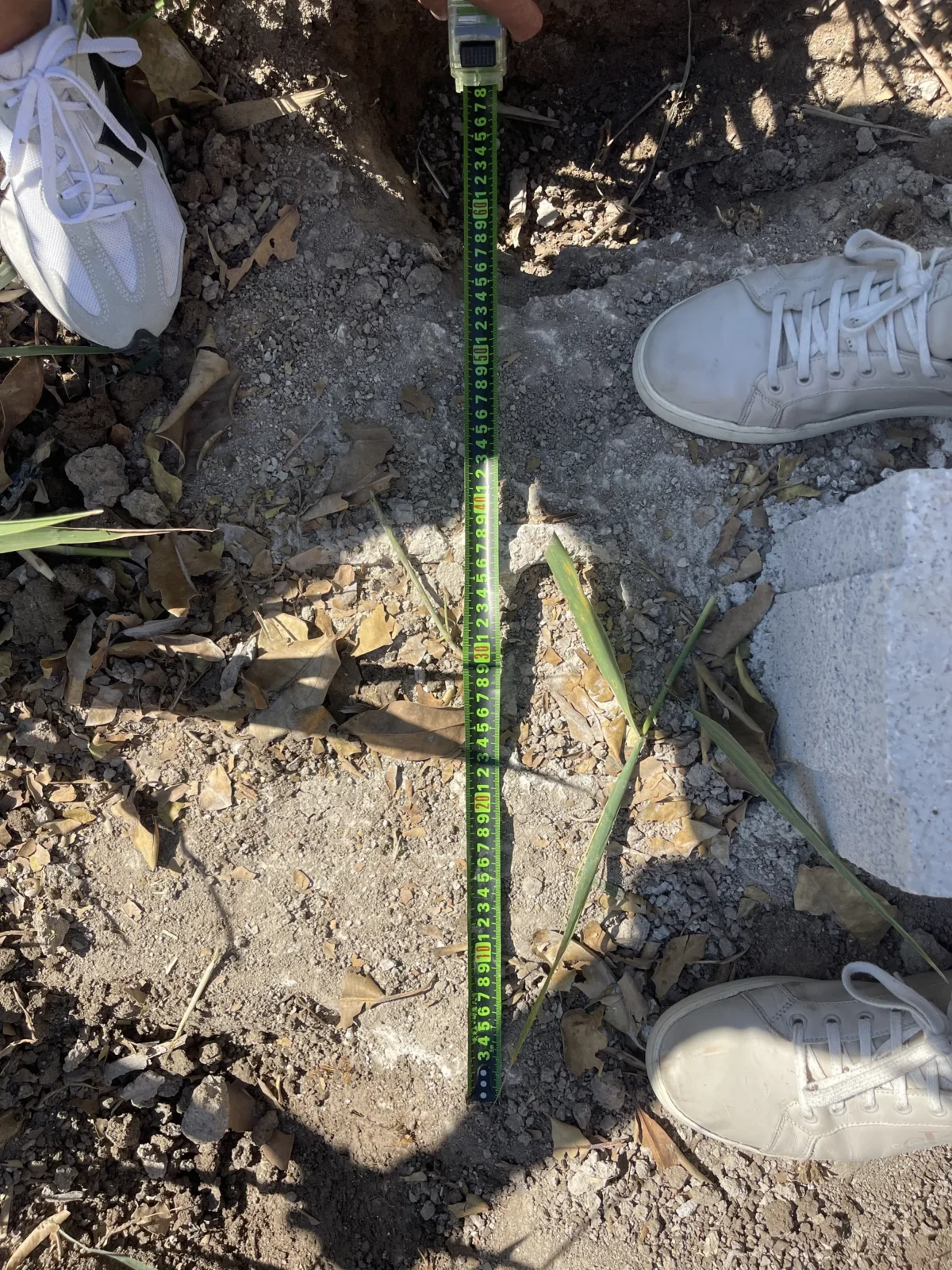 Medición de profundidad en el terreno