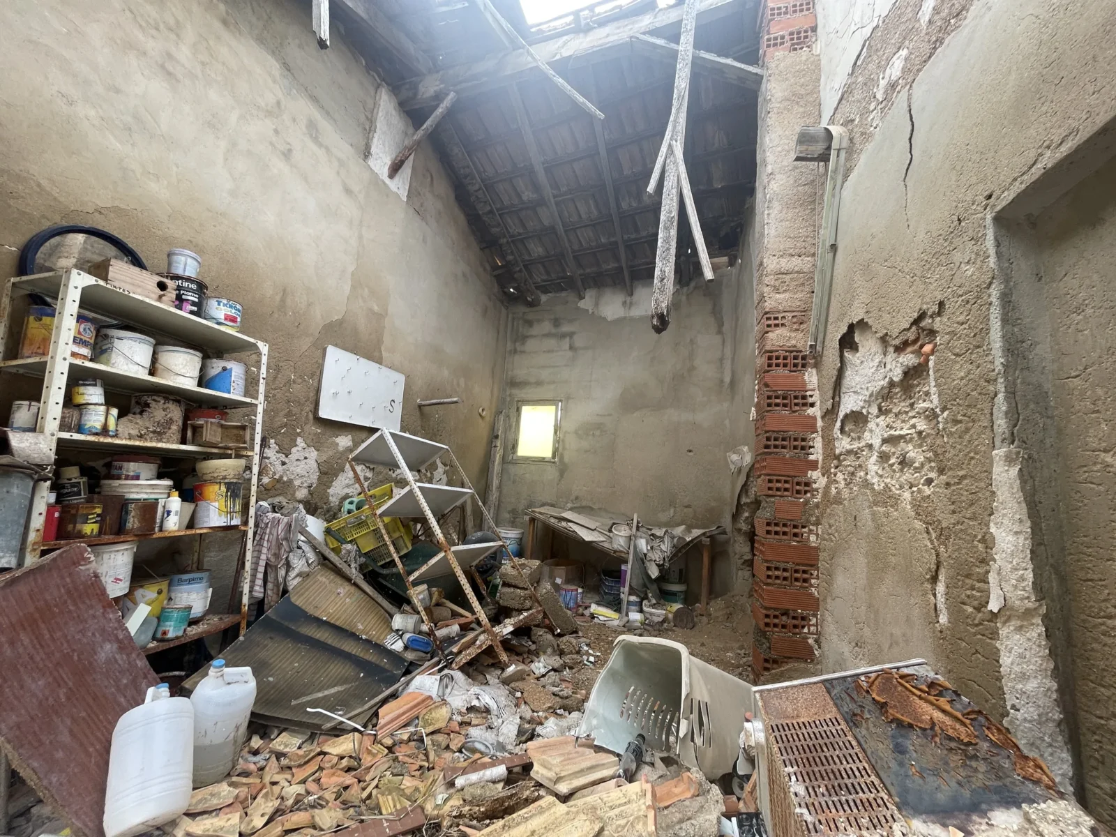 Estado interior de una construcción antes de su regularización