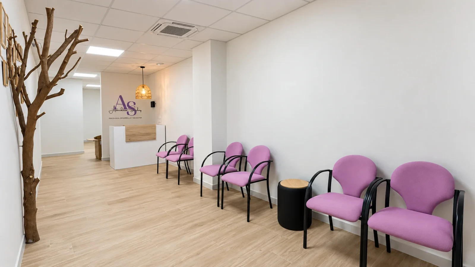Finished centre: waiting area next to reception