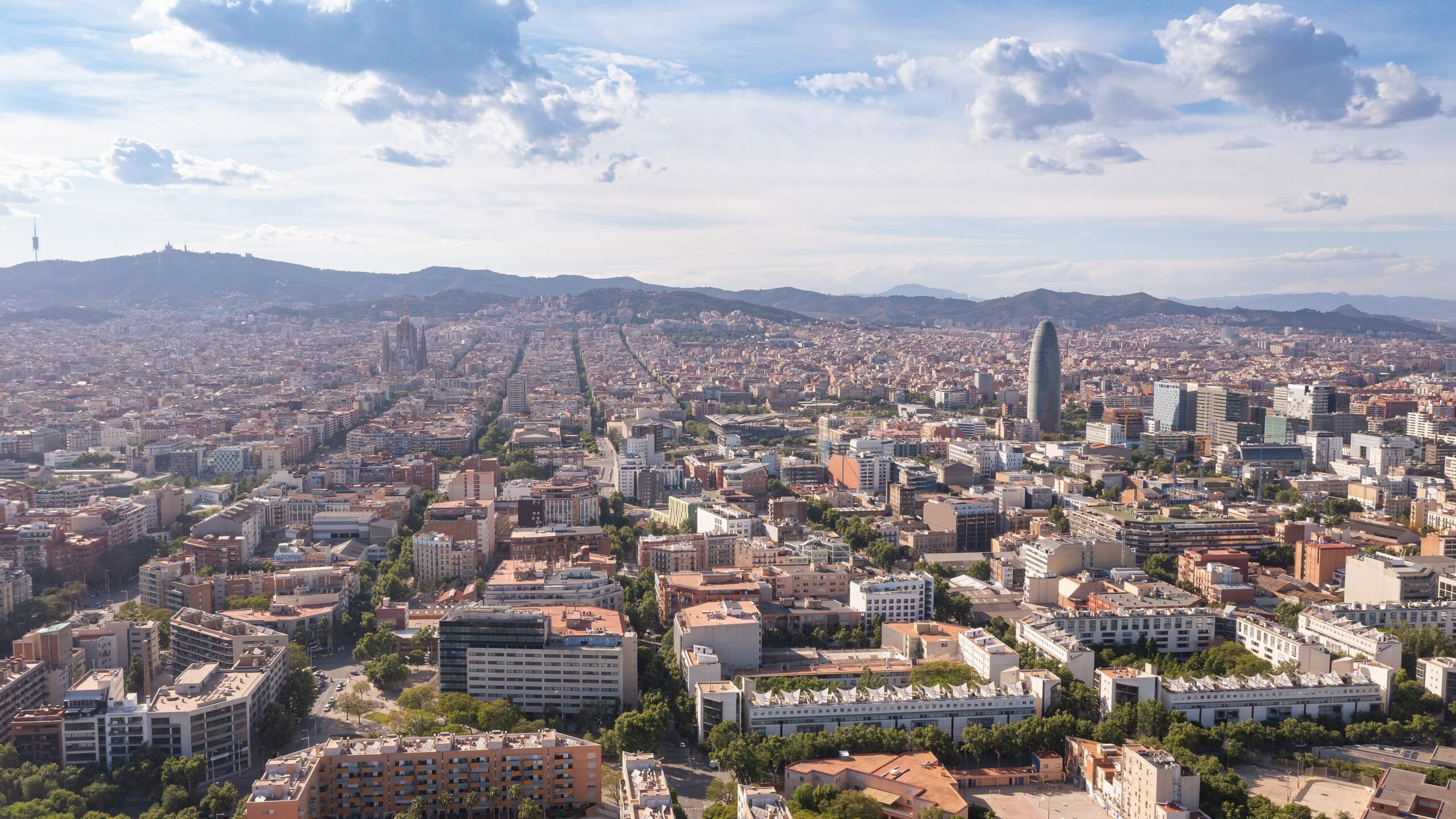 Vista aérea de Barcelona con la cuadrícula del Eixample